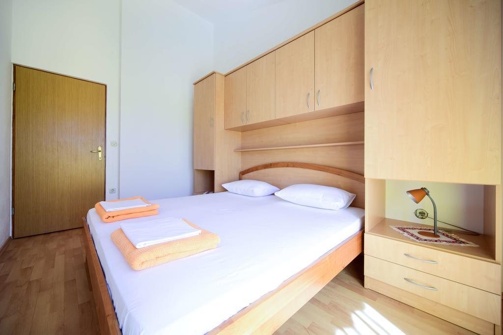 Apartments Mrva Ugljan Extérieur photo